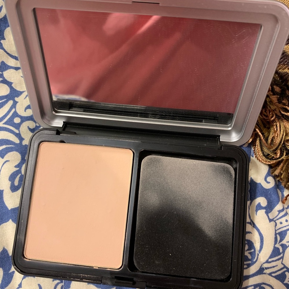 Makeup Forever Matte Velvet Skin Foundation